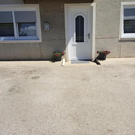 Apartman Ivo Ливно Екстериор снимка